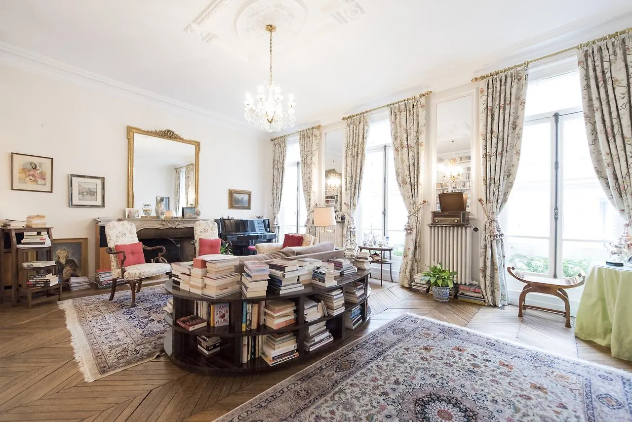 Veeve - Antique Charm By Arc De Triomphe Apartment Paris
