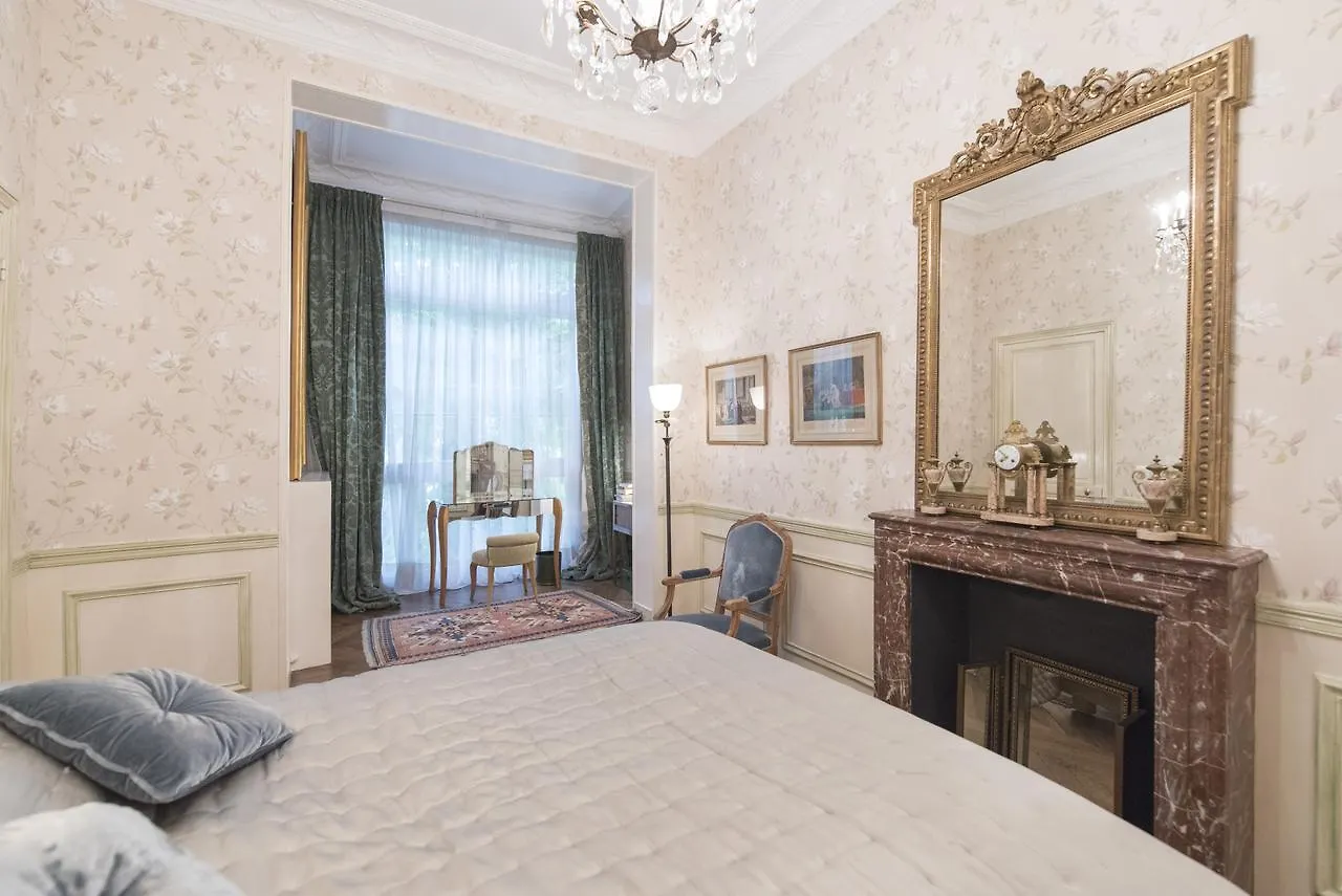 Veeve - Antique Charm By Arc De Triomphe *